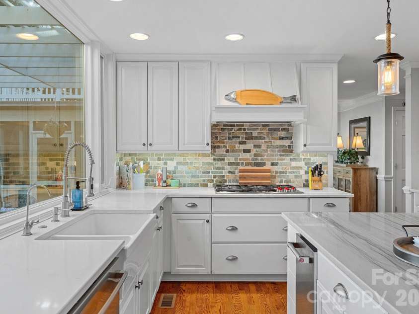 107 Beachview Drive, Mooresville, NC 28117.  MLS# CAR4377535, YatesRealty ID 22019. And an easy flow to dining indoors and out