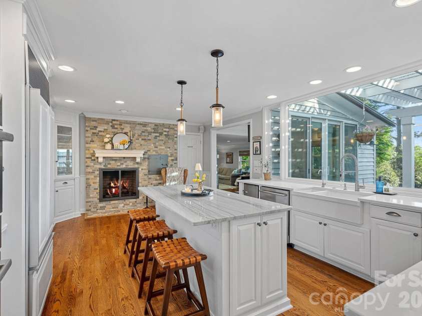 107 Beachview Drive, Mooresville, NC 28117.  MLS# CAR4377535, YatesRealty ID 22019. Custom cabinetry and seamless layout
