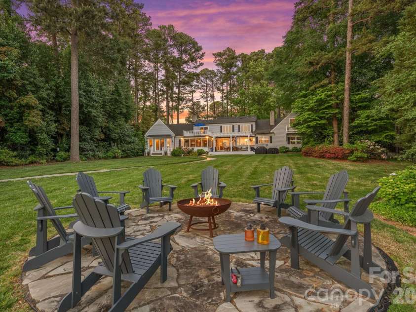 107 Beachview Drive, Mooresville, NC 28117.  MLS# CAR4377535, YatesRealty ID 22019. Expansive level backyard with shoreline access