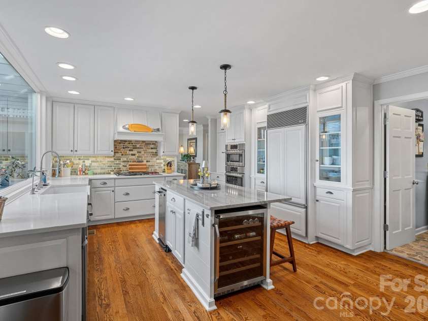 107 Beachview Drive, Mooresville, NC 28117.  MLS# CAR4377535, YatesRealty ID 22019. Expertly designed for entertaining