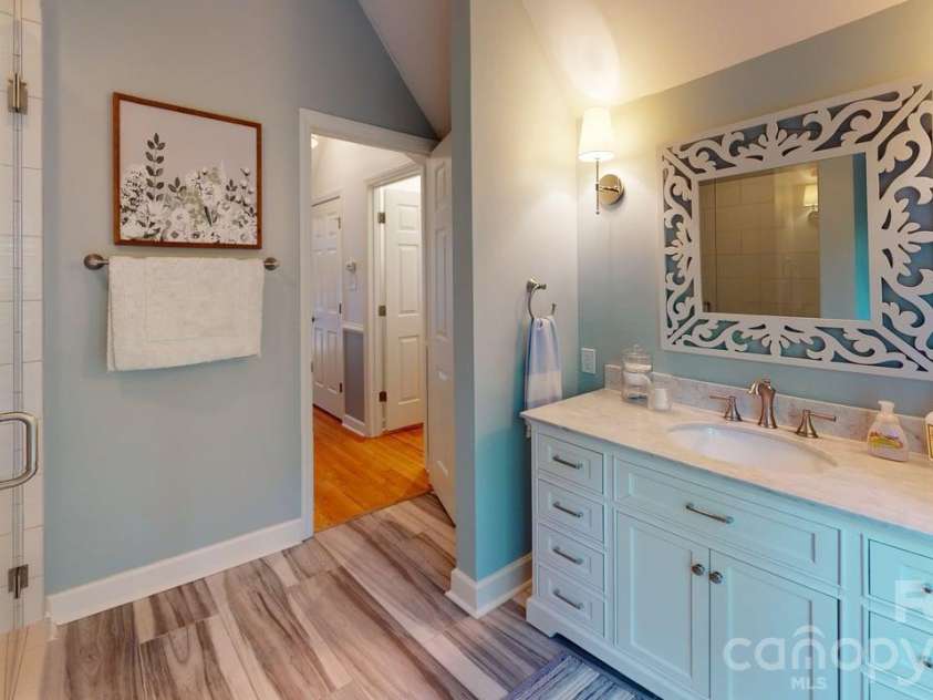 107 Beachview Drive, Mooresville, NC 28117.  MLS# CAR4377535, YatesRealty ID 22019. Spacious secondary baths with custom design