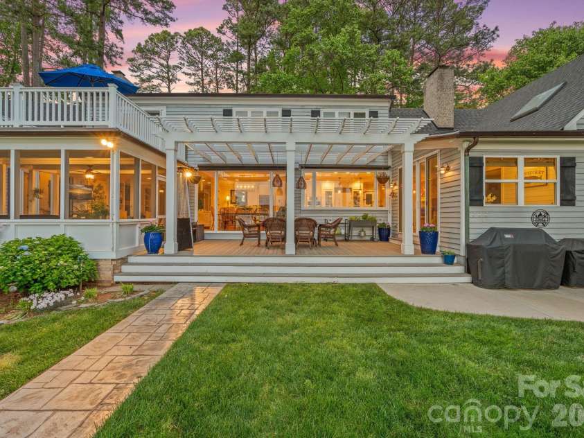 107 Beachview Drive, Mooresville, NC 28117.  MLS# CAR4377535, YatesRealty ID 22019. True lake living