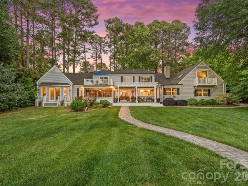 107 Beachview Drive, Mooresville, NC 28117.  MLS# CAR4377535, YatesRealty ID 22019. Your vacation to paradise everyday!