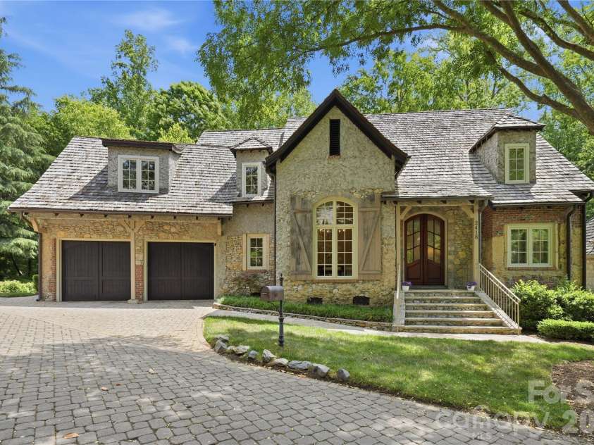 2418 La Maison Drive, Charlotte, NC 28226.  MLS# CAR4356695, YatesRealty ID 22020. 