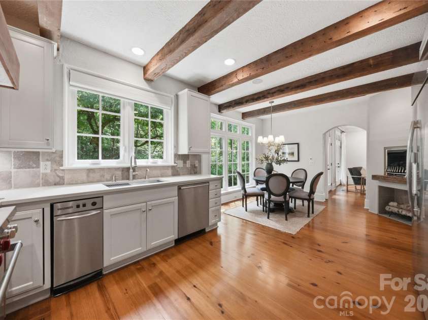 2418 La Maison Drive, Charlotte, NC 28226.  MLS# CAR4356695, YatesRealty ID 22020. 