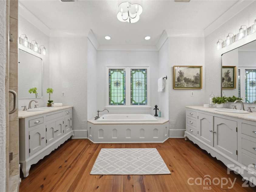 2418 La Maison Drive, Charlotte, NC 28226.  MLS# CAR4356695, YatesRealty ID 22020. 