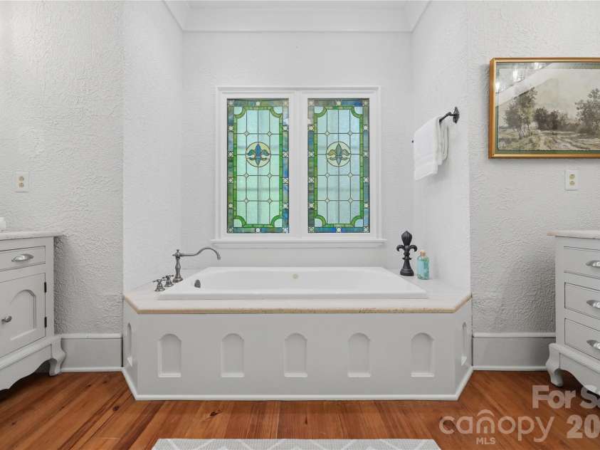 2418 La Maison Drive, Charlotte, NC 28226.  MLS# CAR4356695, YatesRealty ID 22020. 