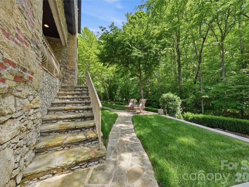 2418 La Maison Drive, Charlotte, NC 28226.  MLS# CAR4356695, YatesRealty ID 22020. 