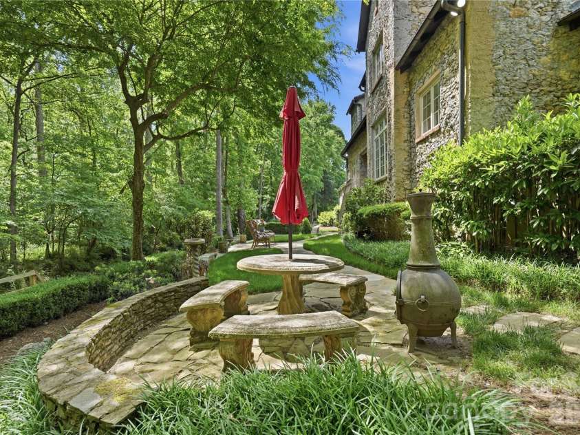 2418 La Maison Drive, Charlotte, NC 28226.  MLS# CAR4356695, YatesRealty ID 22020. 