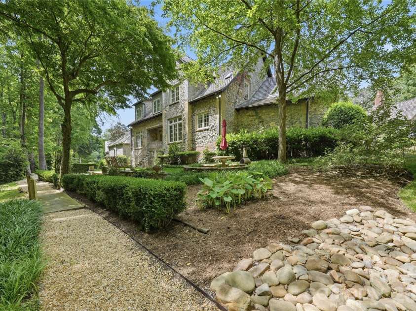 2418 La Maison Drive, Charlotte, NC 28226.  MLS# CAR4356695, YatesRealty ID 22020. 