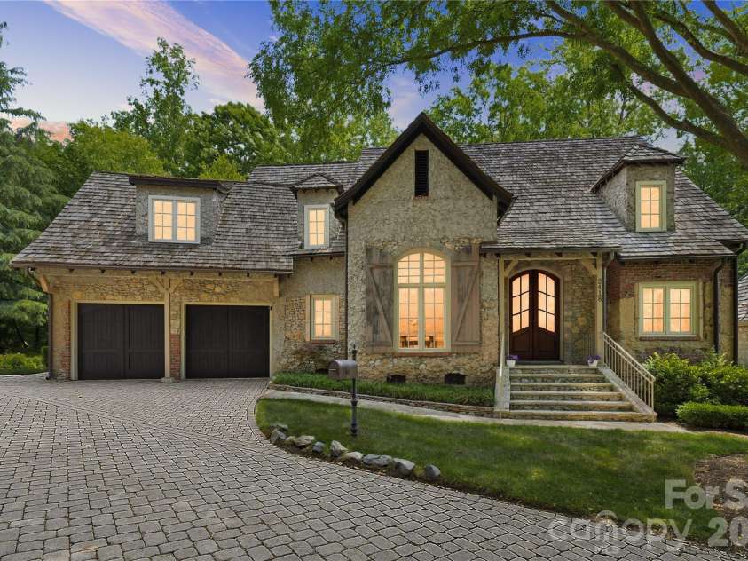 2418 La Maison Drive, Charlotte, NC 28226.  MLS# CAR4356695, YatesRealty ID 22020. 