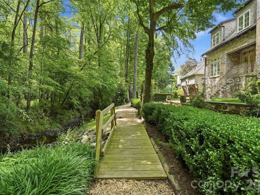 2418 La Maison Drive, Charlotte, NC 28226.  MLS# CAR4356695, YatesRealty ID 22020. 