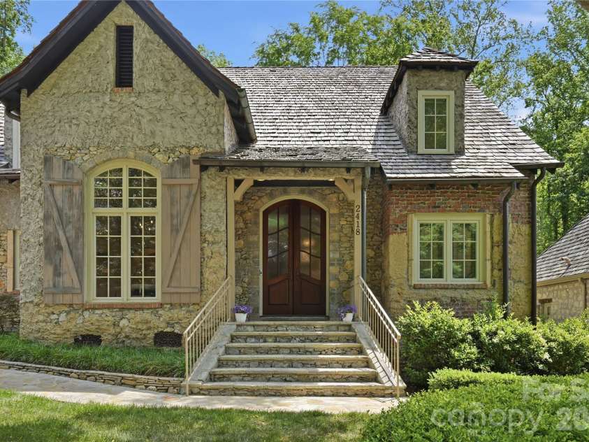 2418 La Maison Drive, Charlotte, NC 28226.  MLS# CAR4356695, YatesRealty ID 22020. 