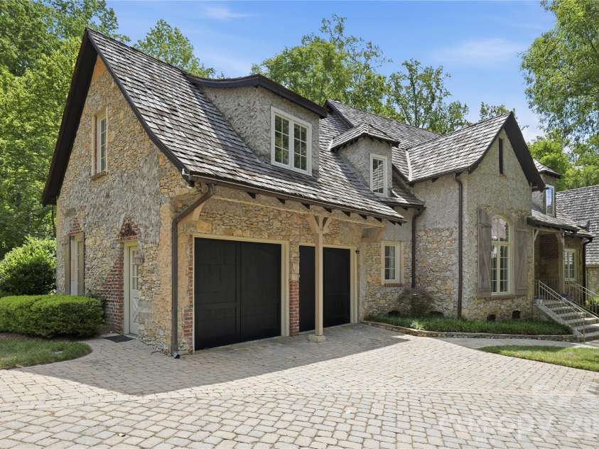 2418 La Maison Drive, Charlotte, NC 28226.  MLS# CAR4356695, YatesRealty ID 22020. 