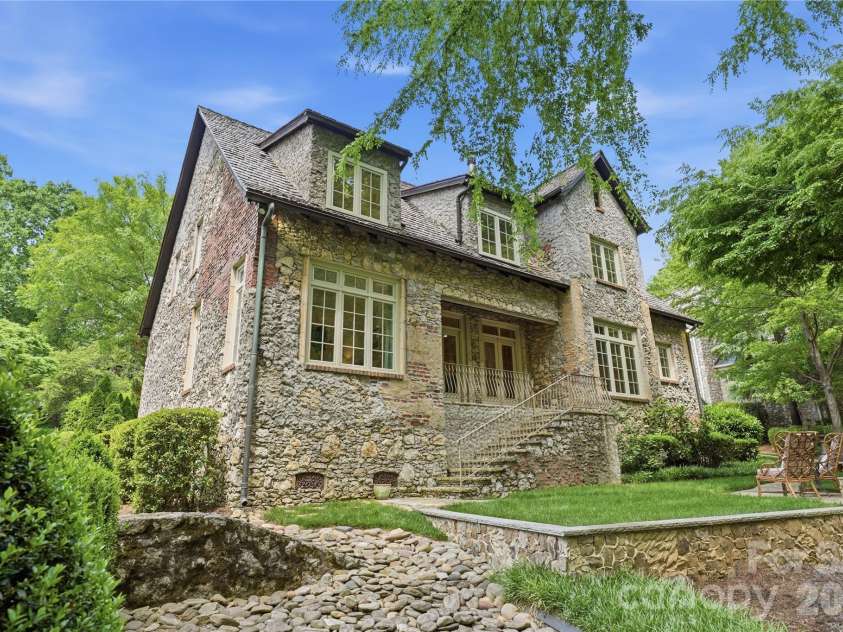 2418 La Maison Drive, Charlotte, NC 28226.  MLS# CAR4356695, YatesRealty ID 22020. 