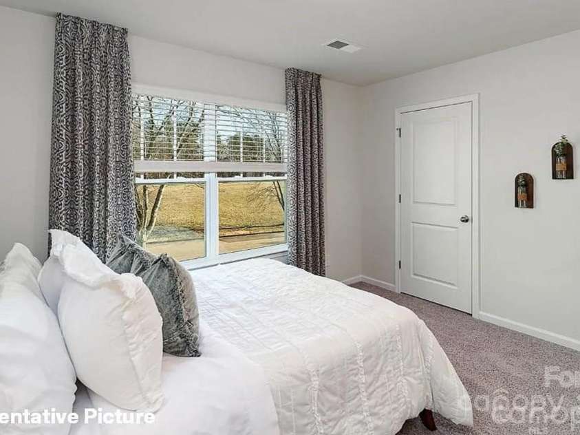 229 Parker Claire Lane, Kings Mountain, NC 28086.  MLS# CAR4270480, YatesRealty ID 22021. 