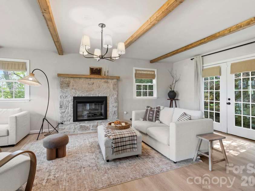 821 Summit Drive, Maggie Valley, NC 28751.  MLS# CAR4371108, YatesRealty ID 22022. 