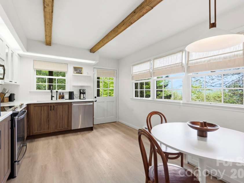 821 Summit Drive, Maggie Valley, NC 28751.  MLS# CAR4371108, YatesRealty ID 22022. 