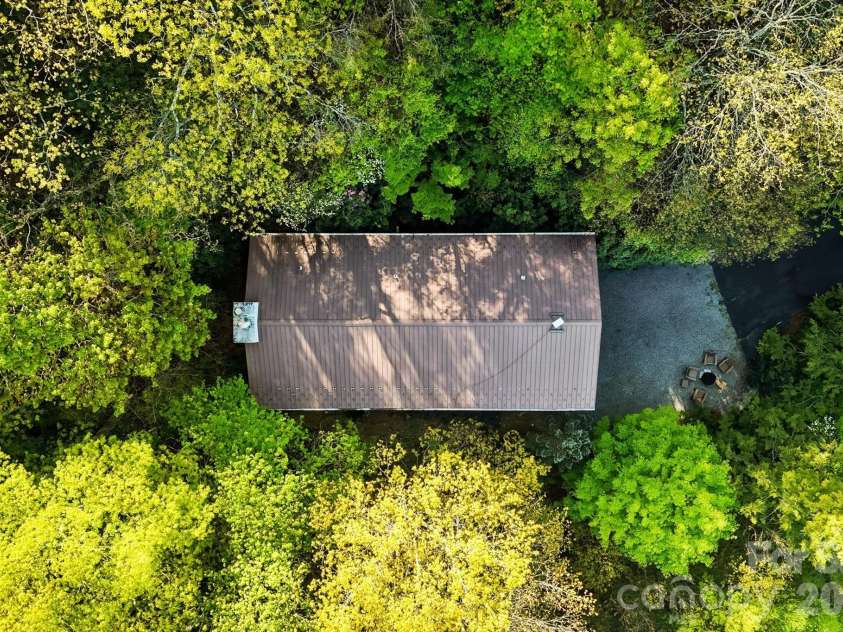 821 Summit Drive, Maggie Valley, NC 28751.  MLS# CAR4371108, YatesRealty ID 22022. 