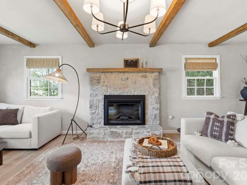 821 Summit Drive, Maggie Valley, NC 28751.  MLS# CAR4371108, YatesRealty ID 22022. Living room