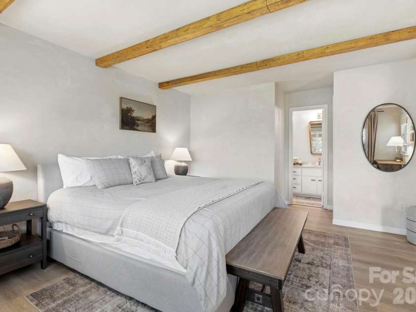 821 Summit Drive, Maggie Valley, NC 28751.  MLS# CAR4371108, YatesRealty ID 22022. Master bed