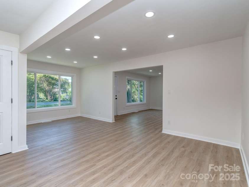 2717 Springway Drive, Charlotte, NC 28205.  MLS# CAR4247126, YatesRealty ID 22023. Dining area