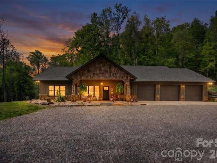 183 Mayfly Court, Spruce Pine, NC 28777.  MLS# CAR4377754, YatesRealty ID 22025. 