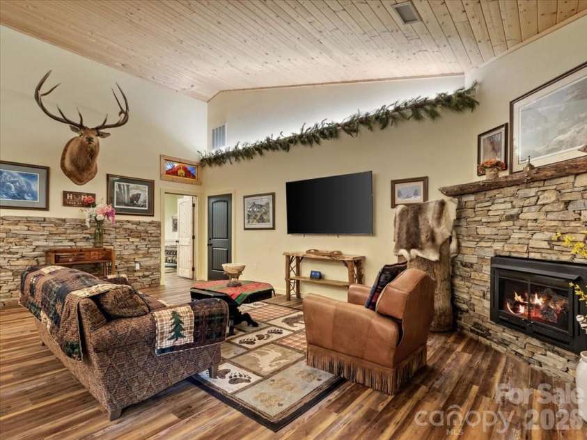 183 Mayfly Court, Spruce Pine, NC 28777.  MLS# CAR4377754, YatesRealty ID 22025. 