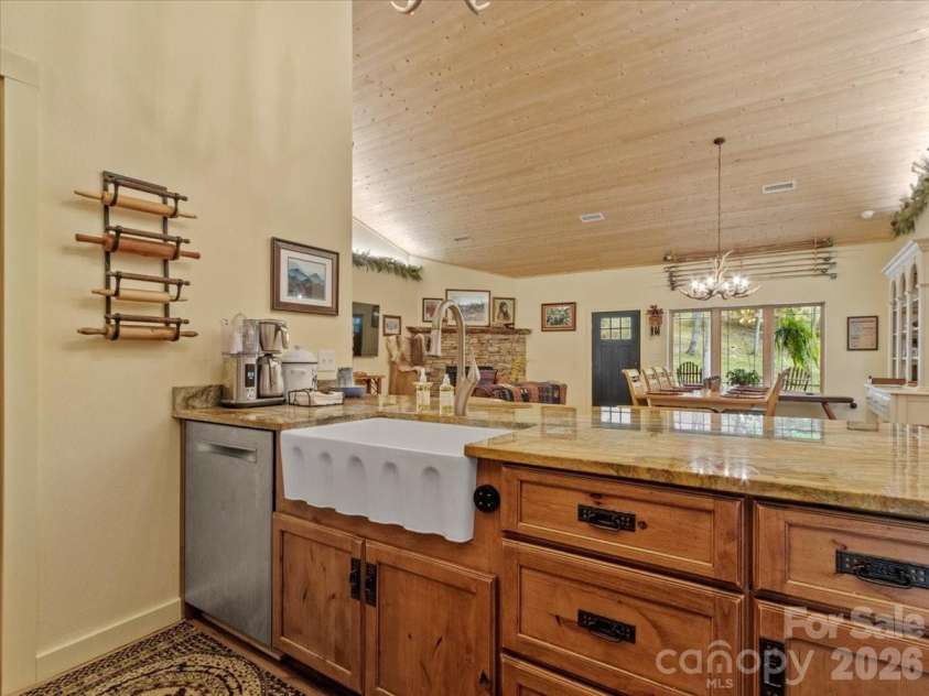 183 Mayfly Court, Spruce Pine, NC 28777.  MLS# CAR4377754, YatesRealty ID 22025. 