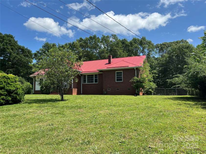 179 Sunnyside Street, Forest City, NC 28043.  MLS# CAR4238466, YatesRealty ID 22026. 