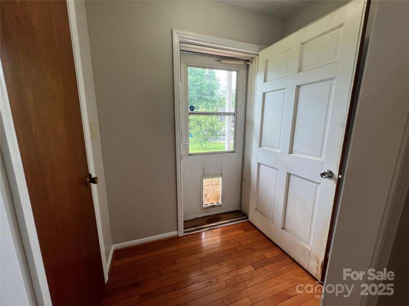 179 Sunnyside Street, Forest City, NC 28043.  MLS# CAR4238466, YatesRealty ID 22026. Entrance hall