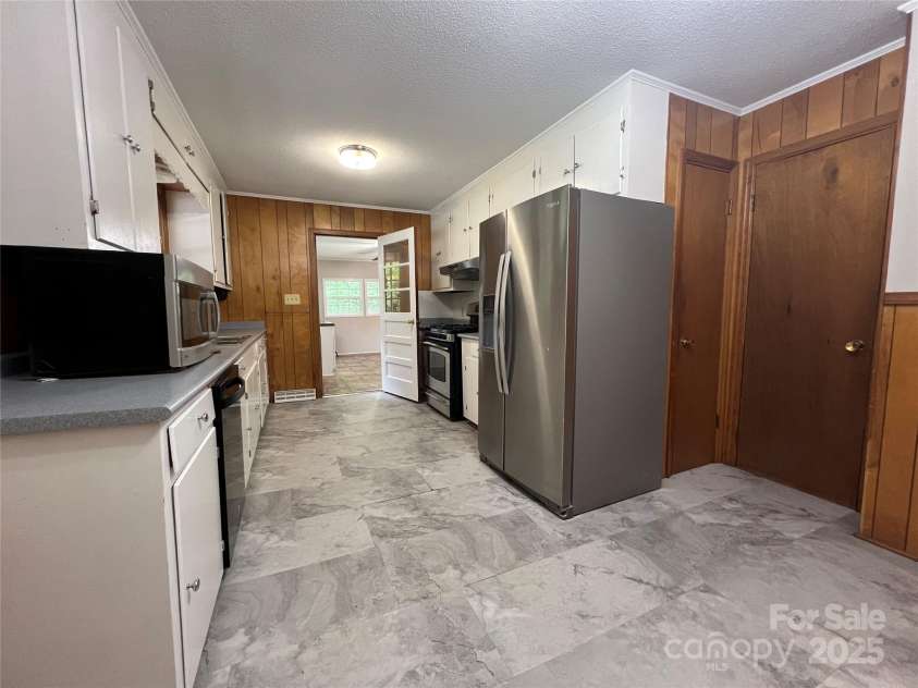 179 Sunnyside Street, Forest City, NC 28043.  MLS# CAR4238466, YatesRealty ID 22026. Kitchen