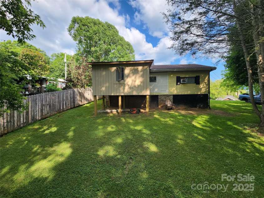 165 Ray Street, Waynesville, NC 28786.  MLS# CAR4267067, YatesRealty ID 22027. 