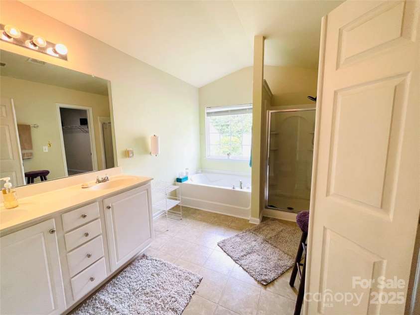 4698 Hannah Drive, Rock Hill, SC 29732.  MLS# CAR4254794, YatesRealty ID 22028. Primary Bath