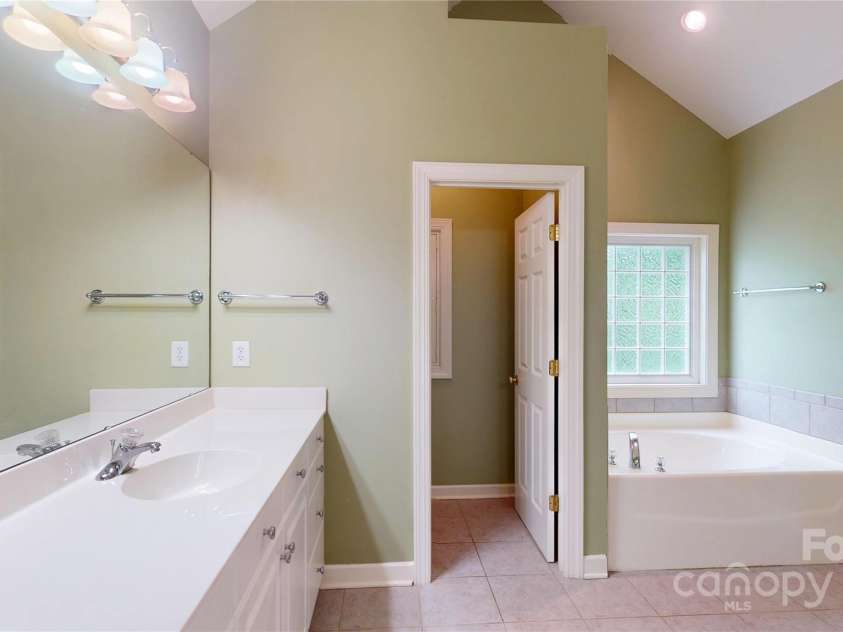 4066 Belle Meade Circle, Belmont, NC 28012.  MLS# CAR4255960, YatesRealty ID 22029. 