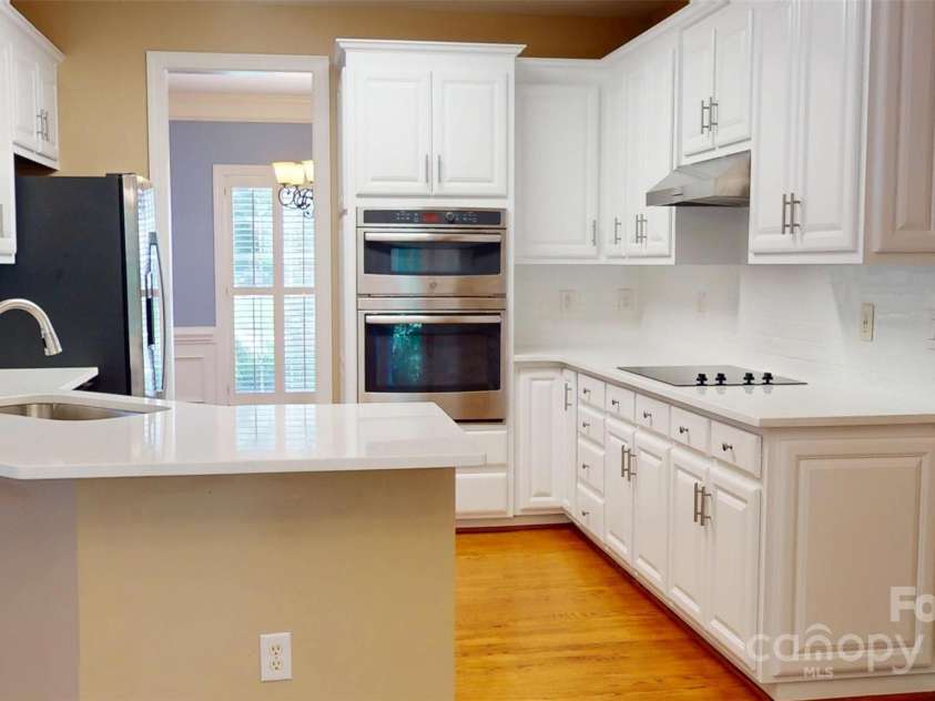 4066 Belle Meade Circle, Belmont, NC 28012.  MLS# CAR4255960, YatesRealty ID 22029. Gorgeous new kitchen featuring quartz countertops!