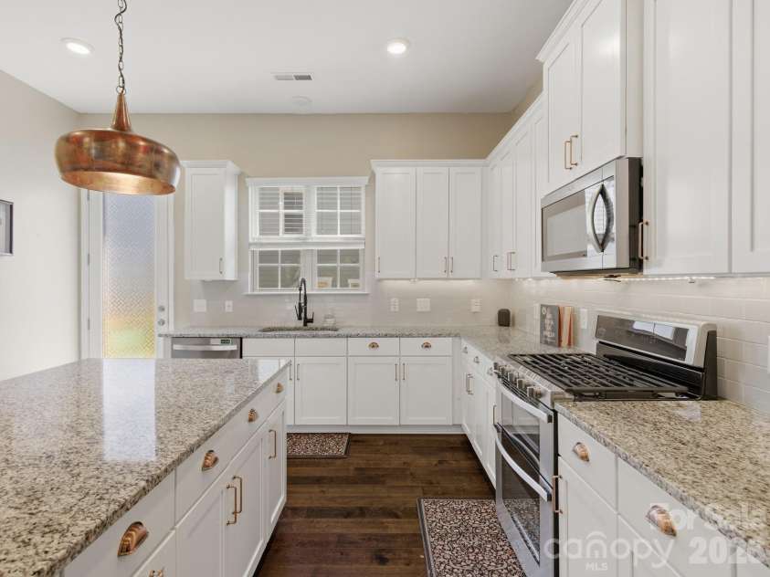 9812 Ainslie Downs Street, Charlotte, NC 28273.  MLS# CAR4375661, YatesRealty ID 22029. 