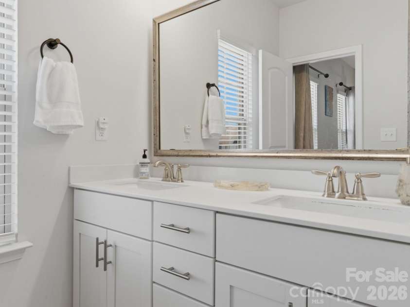 9812 Ainslie Downs Street, Charlotte, NC 28273.  MLS# CAR4375661, YatesRealty ID 22029. 