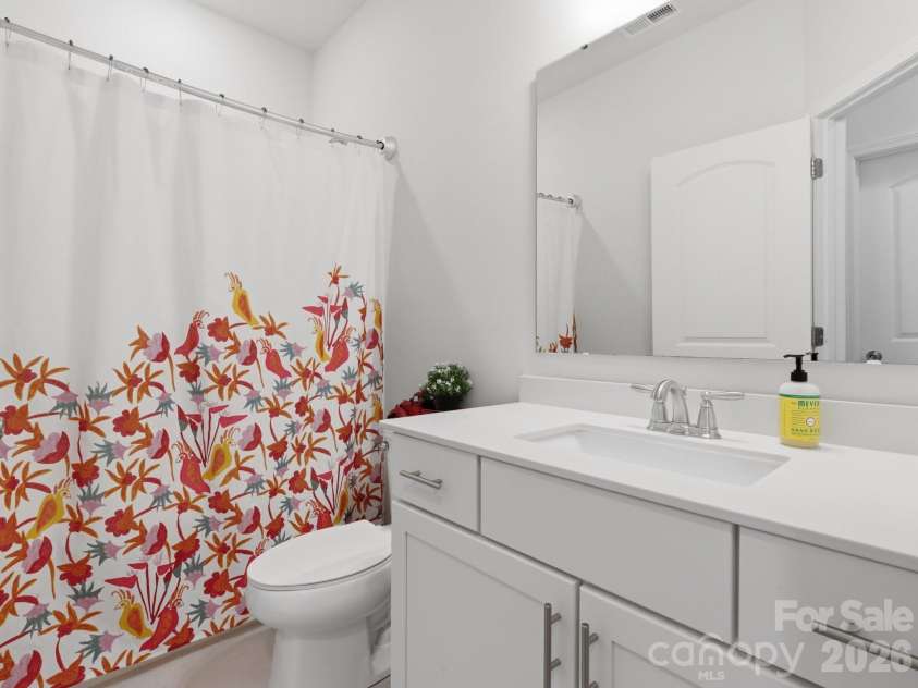 9812 Ainslie Downs Street, Charlotte, NC 28273.  MLS# CAR4375661, YatesRealty ID 22029. Guest Bathroom 2