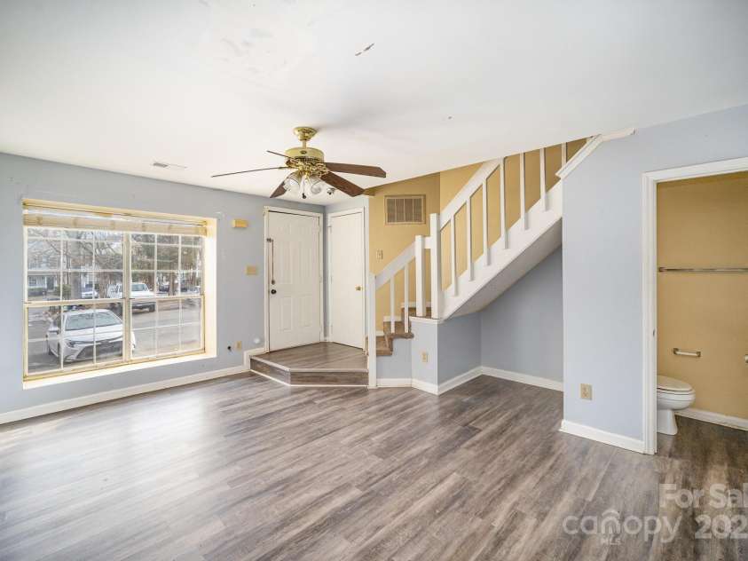 6303 Windsor Gate Lane, Charlotte, NC 28215.  MLS# CAR4214634, YatesRealty ID 2203. 