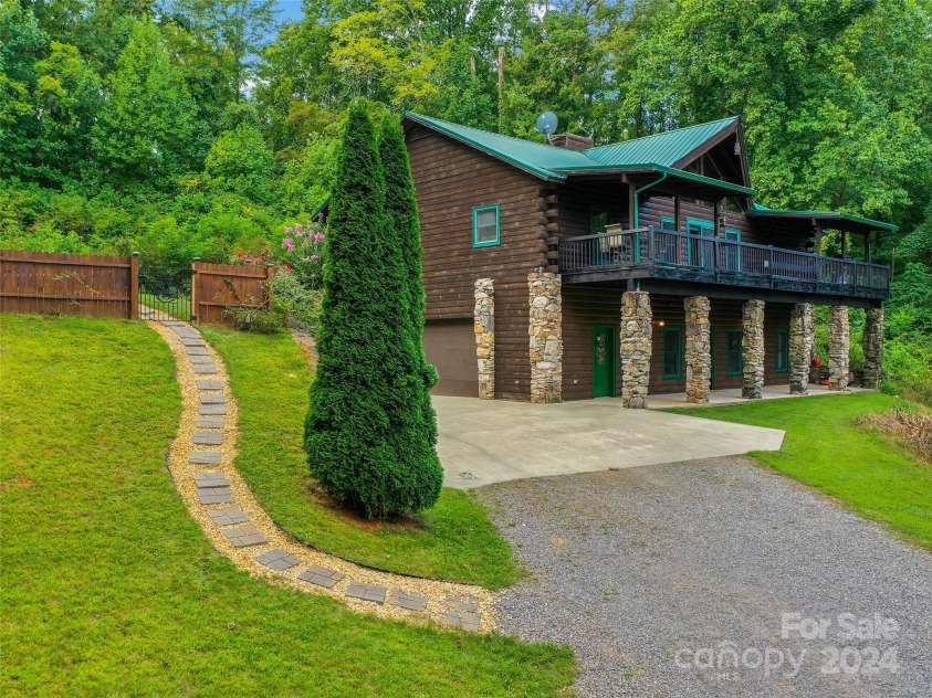 80 Austins Trail, Canton, NC 28716.  MLS# CAR4176412, YatesRealty ID 2203. 