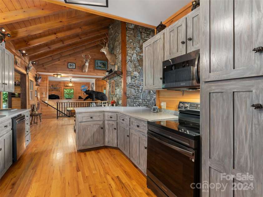 80 Austins Trail, Canton, NC 28716.  MLS# CAR4176412, YatesRealty ID 2203. 