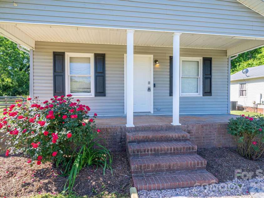 807 Willow Lane, Bessemer City, NC 28016.  MLS# CAR4381984, YatesRealty ID 22030. 