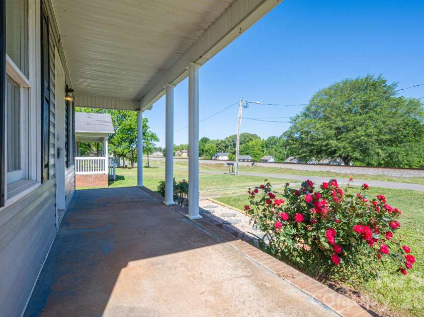 807 Willow Lane, Bessemer City, NC 28016.  MLS# CAR4381984, YatesRealty ID 22030. 