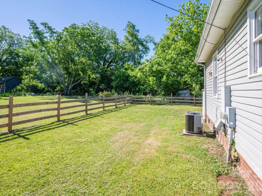 807 Willow Lane, Bessemer City, NC 28016.  MLS# CAR4381984, YatesRealty ID 22030. 