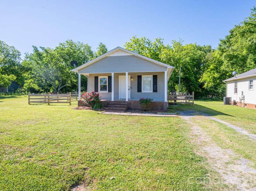 807 Willow Lane, Bessemer City, NC 28016.  MLS# CAR4381984, YatesRealty ID 22030. 