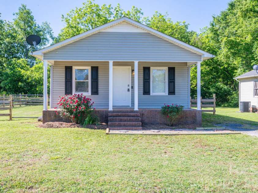 807 Willow Lane, Bessemer City, NC 28016.  MLS# CAR4381984, YatesRealty ID 22030. 