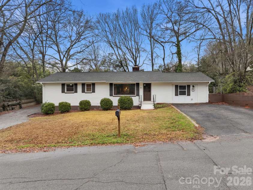 105 College Heights Boulevard, Clemson, SC 29631.  MLS# CAR4381552, YatesRealty ID 22031. 