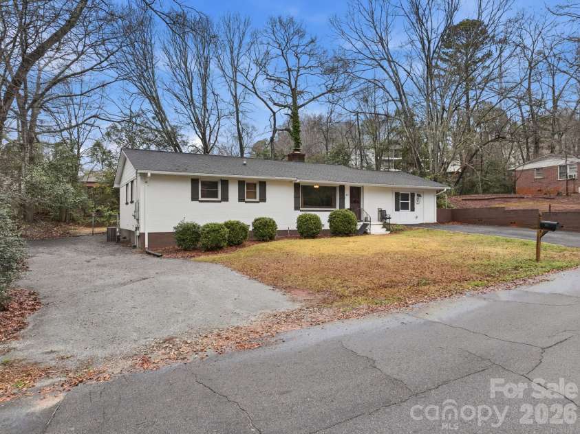 105 College Heights Boulevard, Clemson, SC 29631.  MLS# CAR4381552, YatesRealty ID 22031. 