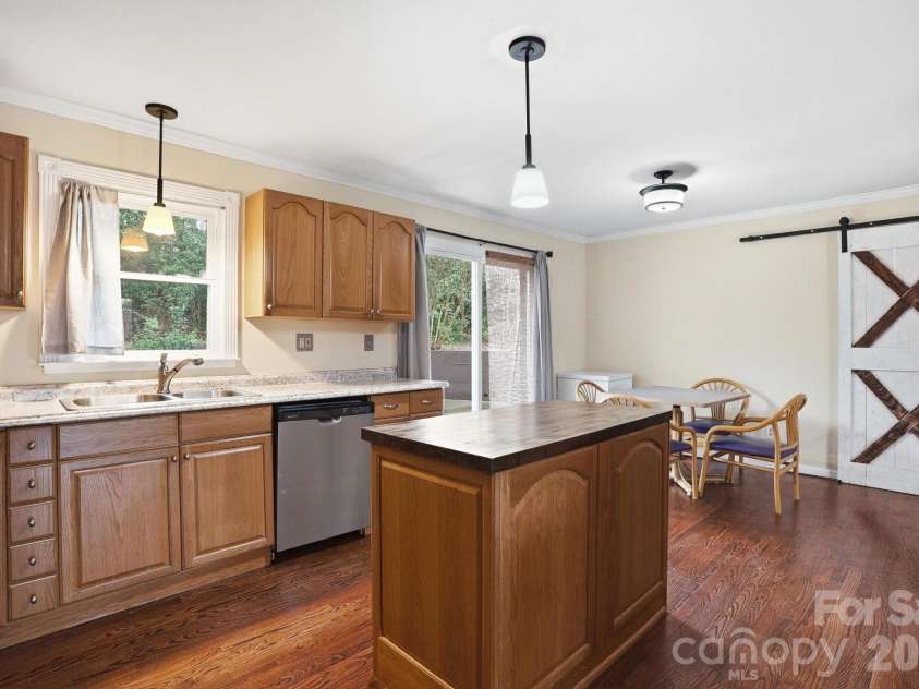 105 College Heights Boulevard, Clemson, SC 29631.  MLS# CAR4381552, YatesRealty ID 22031. 